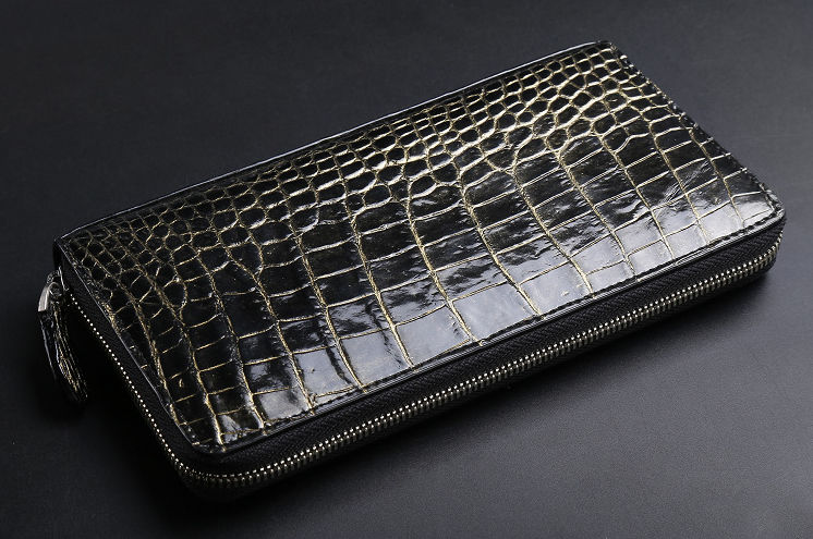 Itauba Alligator Leather Long Zipped Wallet